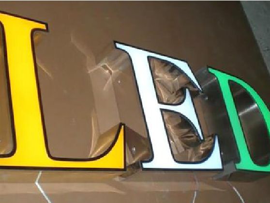 禄劝介绍LED招牌的基础知识。